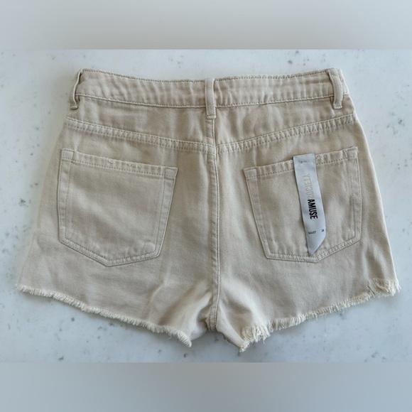 NWT Amuse Society Cut-Off Denim Shorts in Ivory - Picture 4 of 5